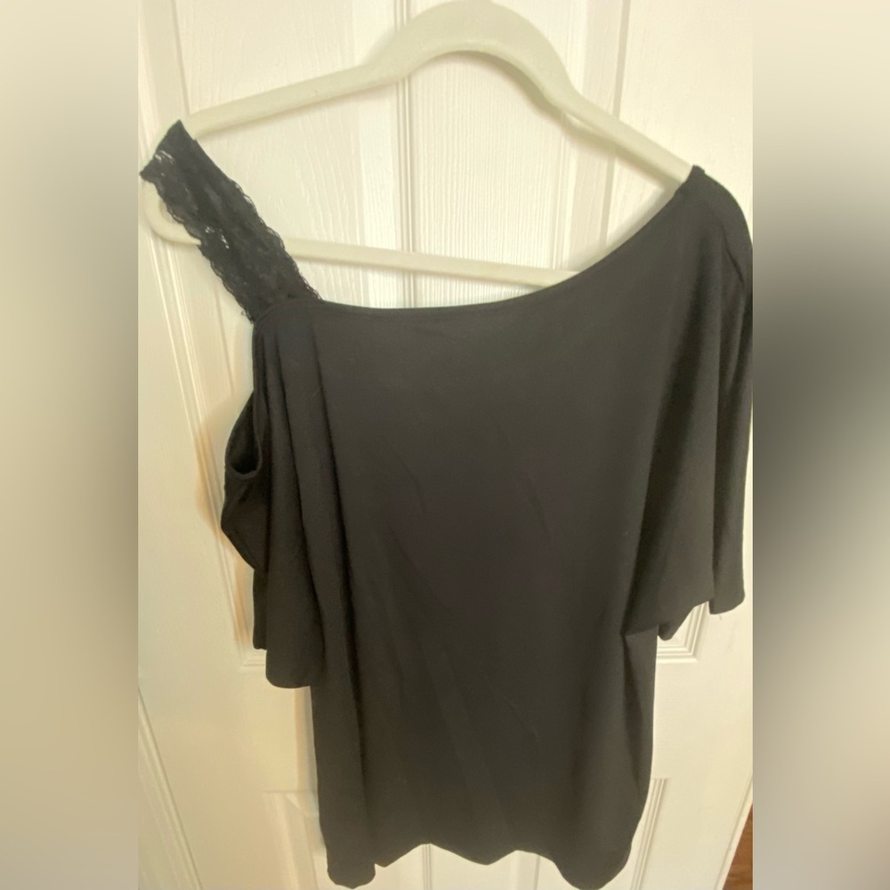 NWOT Black Silky Tee w/ Lace Cold Shoulder - Picture 6 of 6